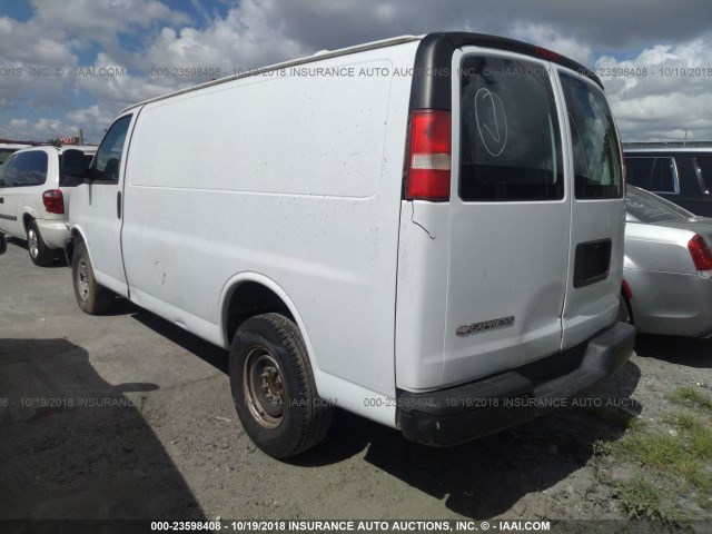 1GCGG25C081181504 - 2008 CHEVROLET EXPRESS G2500  WHITE photo 3