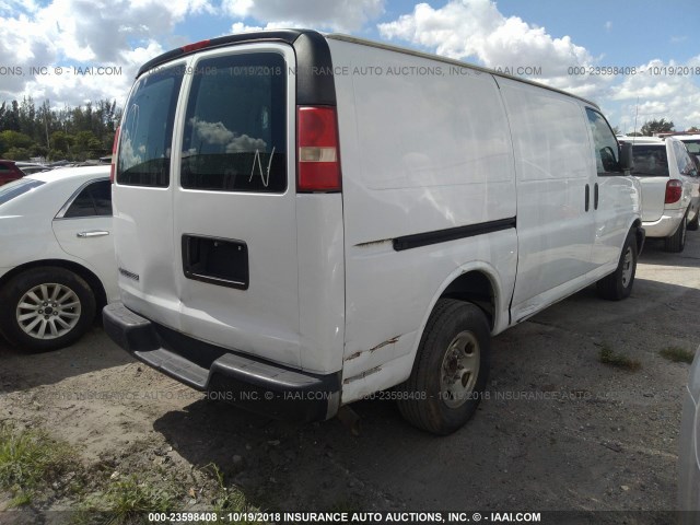 1GCGG25C081181504 - 2008 CHEVROLET EXPRESS G2500  WHITE photo 4