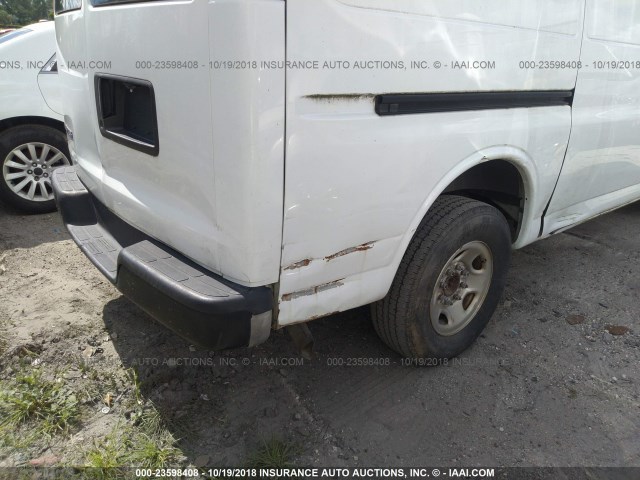 1GCGG25C081181504 - 2008 CHEVROLET EXPRESS G2500  WHITE photo 6