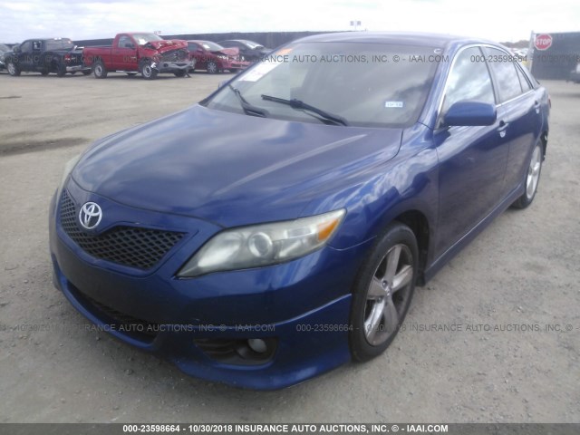 4T1BF3EK4BU614401 - 2011 TOYOTA CAMRY SE/LE/XLE BLUE photo 2