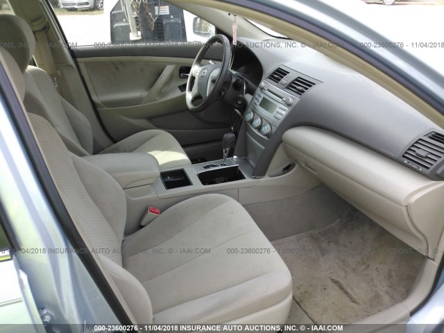 4T1BE46K79U820359 - 2009 TOYOTA CAMRY SE/LE/XLE ღია ლურჯი ფოტო 5