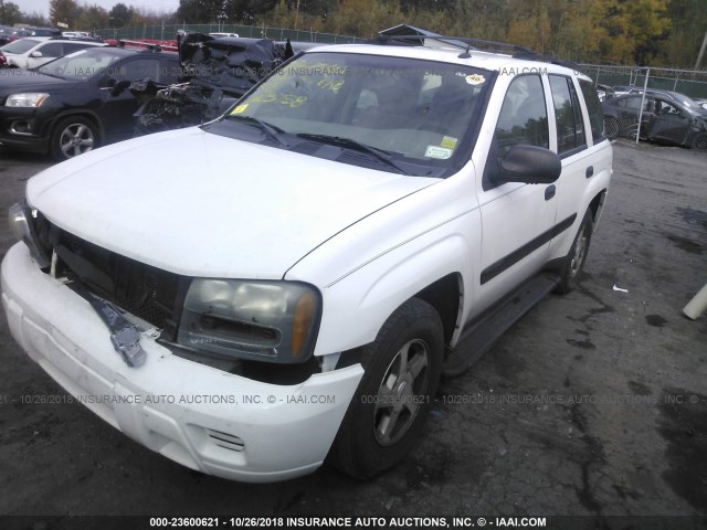 1GNDS13S052327838 - 2005 CHEVROLET TRAILBLAZER LS/LT WHITE photo 2