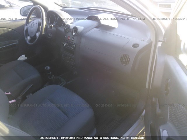 KL1TD66636B626386 - 2006 CHEVROLET AVEO LS SILVER photo 5