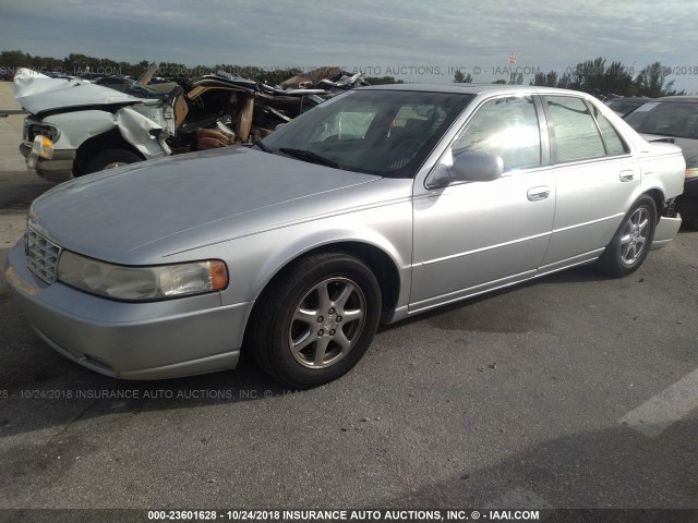 1G6KY5493YU139084 - 2000 CADILLAC SEVILLE STS SILVER photo 2