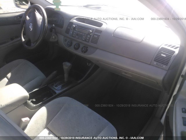 4T1BF32K12U503549 - 2002 TOYOTA CAMRY LE/XLE/SE 白色 照片 5
