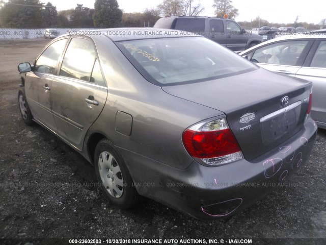 JTDBE32K853033389 - 2005 TOYOTA CAMRY LE/XLE/SE GRAY photo 3