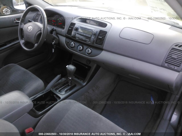 JTDBE32K853033389 - 2005 TOYOTA CAMRY LE/XLE/SE GRAY photo 5