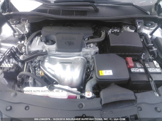 4T1BF1FK3HU298596 - 2017 TOYOTA CAMRY LE/XLE/SE/XSE SILVER photo 10