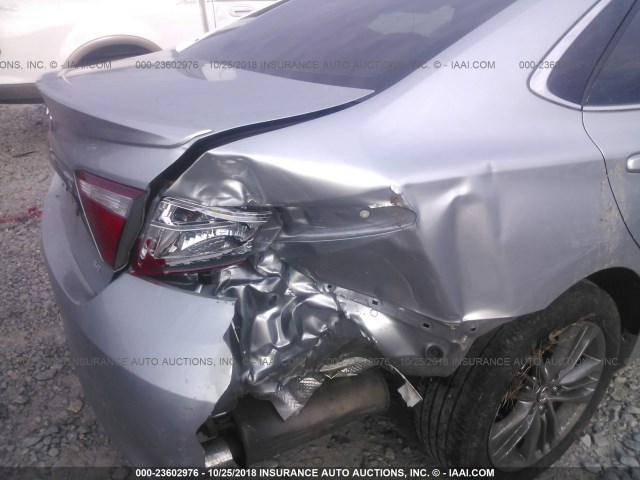 4T1BF1FK3HU298596 - 2017 TOYOTA CAMRY LE/XLE/SE/XSE SILVER photo 6