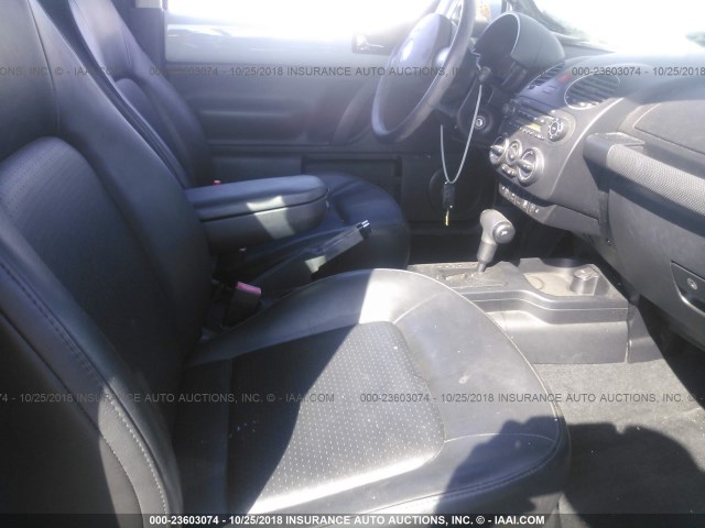 3VWRG3AG0AM029851 - 2010 VOLKSWAGEN NEW BEETLE 浅蓝色 照片 5