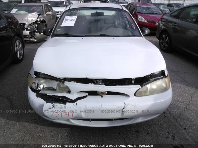 3FAFP13P51R136958 - 2001 FORD ESCORT WHITE photo 6