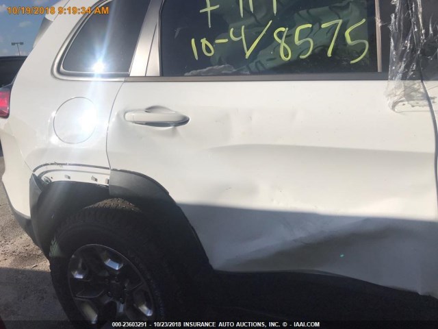1C4PJMBX2KD298575 - 2019 JEEP CHEROKEE TRAILHAWK 白色 照片 16