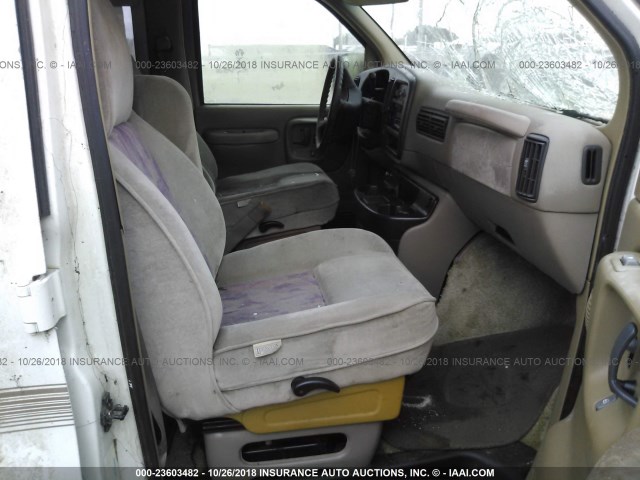 1GDFG15WXY1152104 - 2000 GMC SAVANA RV G1500 WHITE photo 5