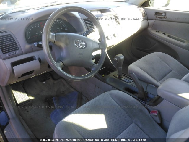 4T1BE32K84U340856 - 2004 TOYOTA CAMRY LE/XLE/SE BLACK photo 5
