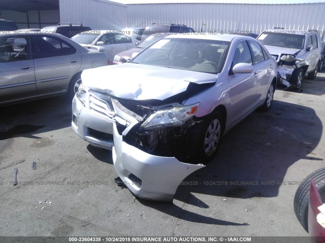 JTNBF3EK9B3006640 - 2011 TOYOTA CAMRY SE/LE/XLE SILVER photo 2