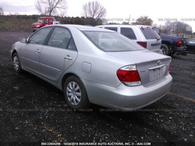 4T1BE32K85U054605 - 2005 TOYOTA CAMRY LE/XLE/SE SILVER photo 3