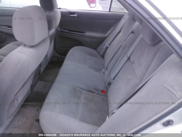 4T1BE32K85U054605 - 2005 TOYOTA CAMRY LE/XLE/SE SILVER photo 8