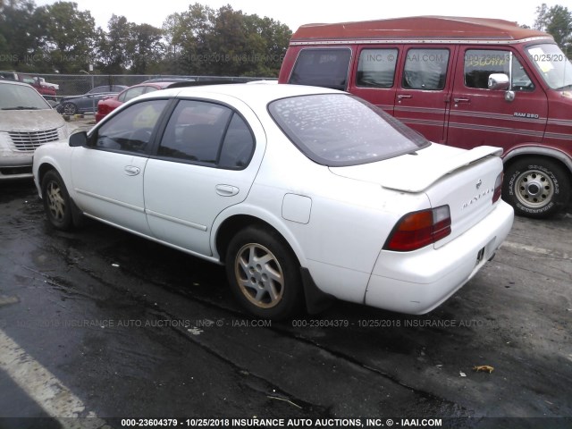 JN1CA21D0TT177001 - 1996 NISSAN MAXIMA GLE/GXE/SE WHITE photo 3