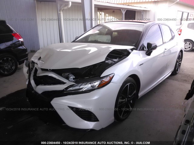 4T1B61HK3JU084730 - 2018 TOYOTA CAMRY XSE WHITE photo 2