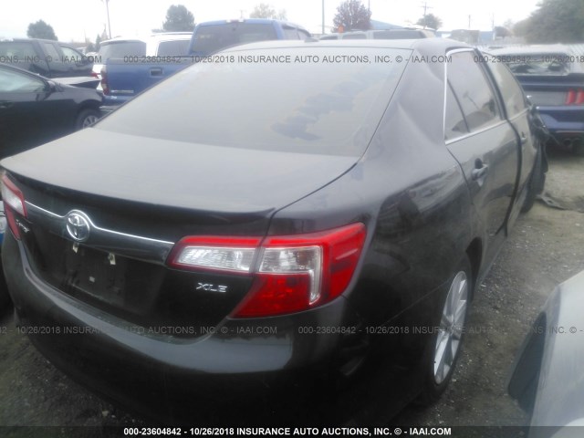 4T1BF1FK1EU792130 - 2014 TOYOTA CAMRY L/SE/LE/XLE შავი ფოტო 4