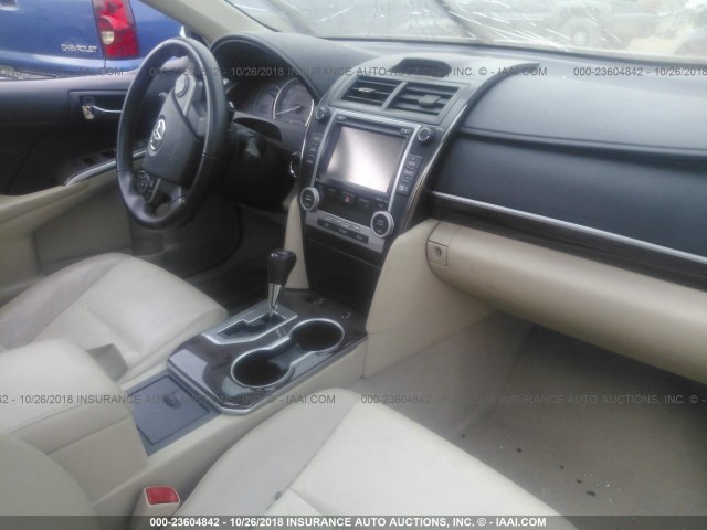 4T1BF1FK1EU792130 - 2014 TOYOTA CAMRY L/SE/LE/XLE შავი ფოტო 5