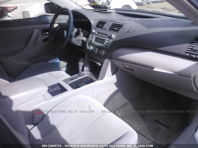 4T1BE46KX8U790823 - 2008 TOYOTA CAMRY CE/LE/XLE/SE SILVER photo 5