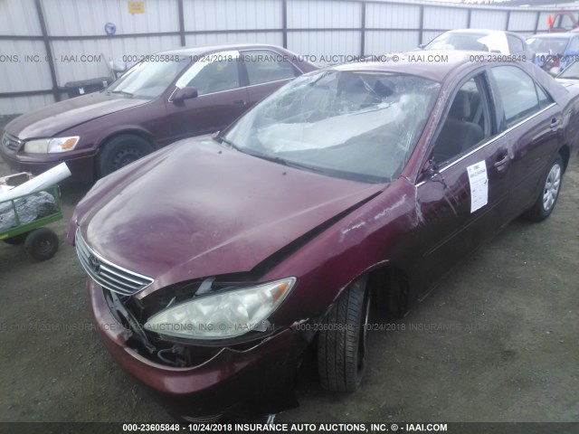 4T1BE32K15U389219 - 2005 TOYOTA CAMRY LE/XLE/SE MAROON photo 2