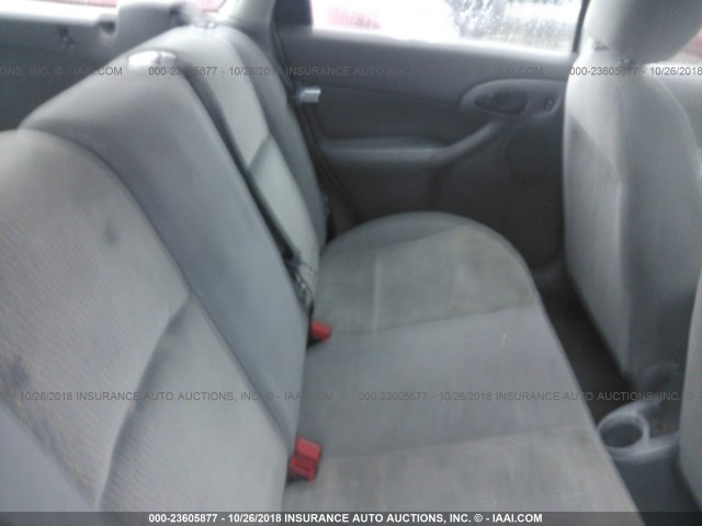 1FAFP36391W279820 - 2001 FORD FOCUS SE/SE COMFORT WHITE photo 8