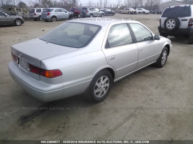 4T1BF28K91U969567 - 2001 TOYOTA CAMRY LE/XLE 银色 照片 4