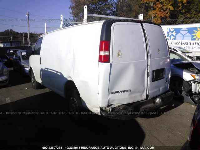 1GTGG25U171172012 - 2007 GMC SAVANA G2500 WHITE photo 3