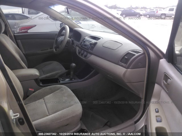 4T1BE32K12U068213 - 2002 TOYOTA CAMRY LE/XLE/SE TAN photo 5