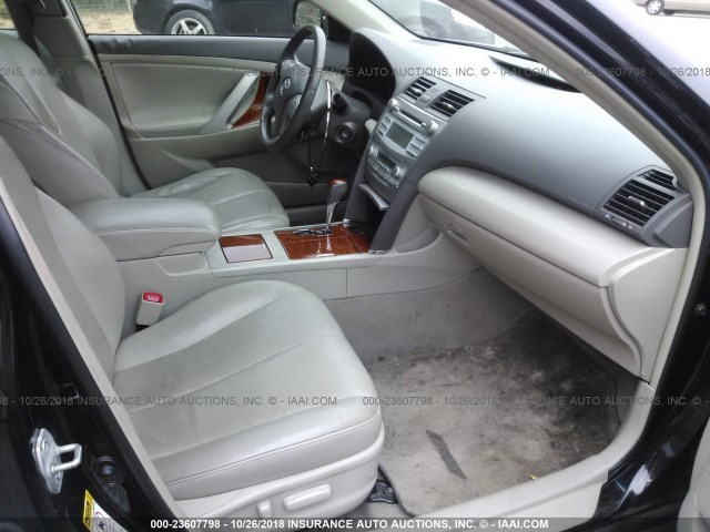 4T4BE46K79R078308 - 2009 TOYOTA CAMRY SE/LE/XLE BLACK photo 5