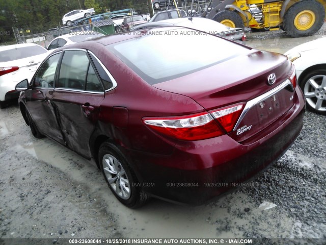 4T1BF1FK7GU552485 - 2016 TOYOTA CAMRY LE/XLE/SE/XSE BURGUNDY photo 3