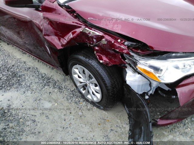 4T1BF1FK7GU552485 - 2016 TOYOTA CAMRY LE/XLE/SE/XSE BURGUNDY photo 6