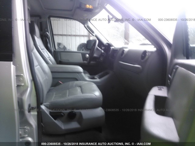1FMFU16LX4LB80108 - 2004 FORD EXPEDITION XLT SILVER photo 5