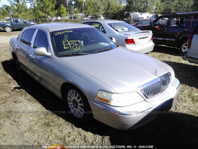 1LNHM82W33Y640275 - 2003 LINCOLN TOWN CAR SIGNATURE TAN photo 1