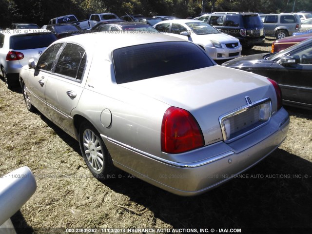 1LNHM82W33Y640275 - 2003 LINCOLN TOWN CAR SIGNATURE TAN photo 3