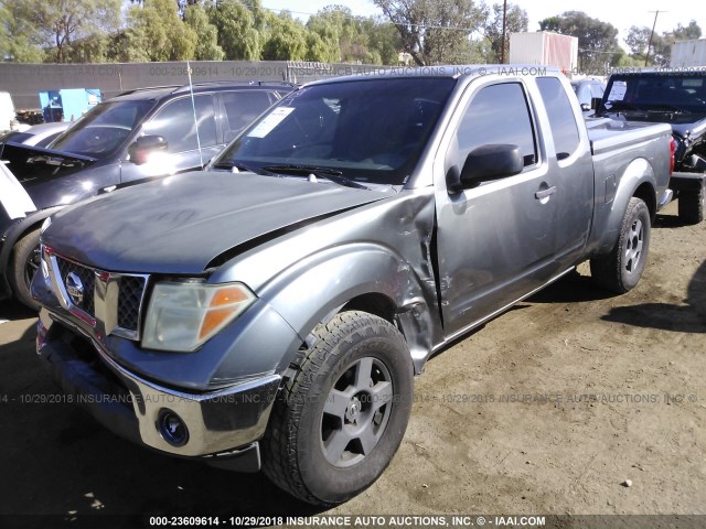 1N6AD06U45C432788 - 2005 NISSAN FRONTIER KING CAB LE/SE/OFF ROAD GRAY photo 2