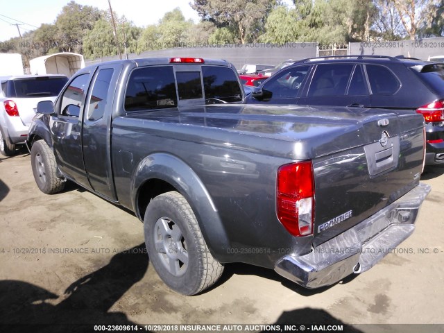 1N6AD06U45C432788 - 2005 NISSAN FRONTIER KING CAB LE/SE/OFF ROAD GRAY photo 3