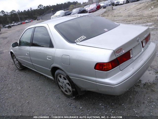JT2BF28K7Y0261753 - 2000 TOYOTA CAMRY LE/XLE Сұр фото 3