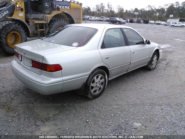 JT2BF28K7Y0261753 - 2000 TOYOTA CAMRY LE/XLE Сұр фото 4