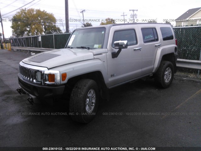 5GTDN136468326301 - 2006 HUMMER H3 SILVER photo 2