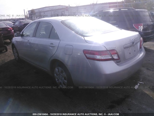 4T1BF3EK4AU512742 - 2010 TOYOTA CAMRY SE/LE/XLE SILVER photo 3