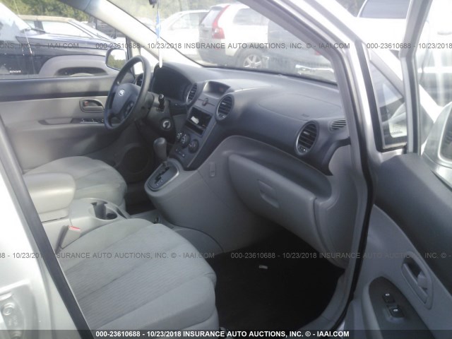 KNAFG526377120975 - 2007 KIA RONDO LX/EX SILVER photo 5