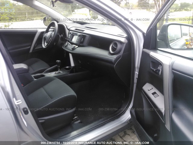 2T3RFREV6JW748974 - 2018 TOYOTA RAV4 ADVENTURE/XLE SILVER photo 5