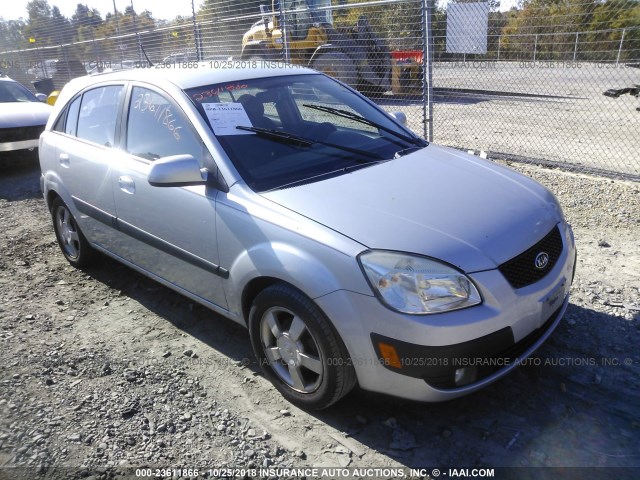 KNADE163066058400 - 2006 KIA RIO 5 SILVER photo 1