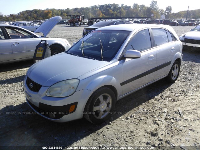 KNADE163066058400 - 2006 KIA RIO 5 SILVER photo 2