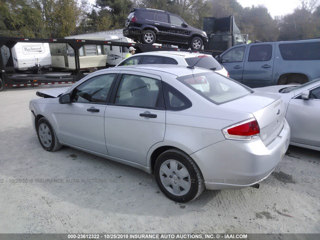 1FAHP34NX8W260748 - 2008 FORD FOCUS S/SE SILVER photo 3