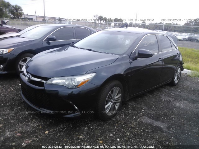 4T1BF1FK0GU151327 - 2016 TOYOTA CAMRY LE/XLE/SE/XSE BLACK photo 2