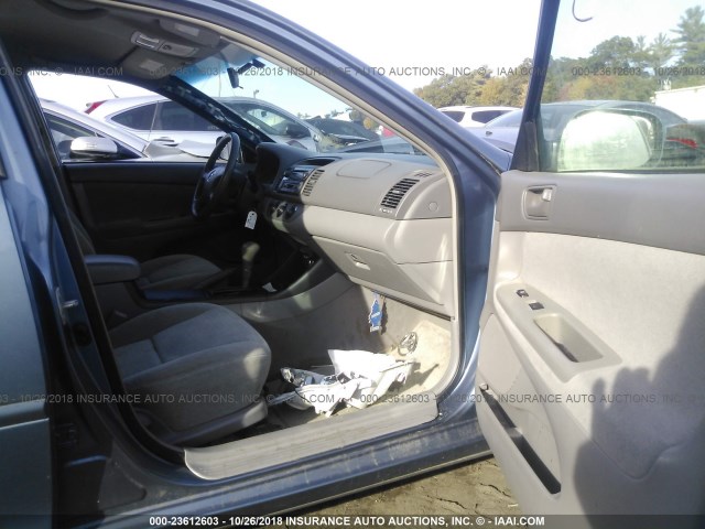4T1BE32K72U578792 - 2002 TOYOTA CAMRY LE/XLE/SE BLUE photo 5